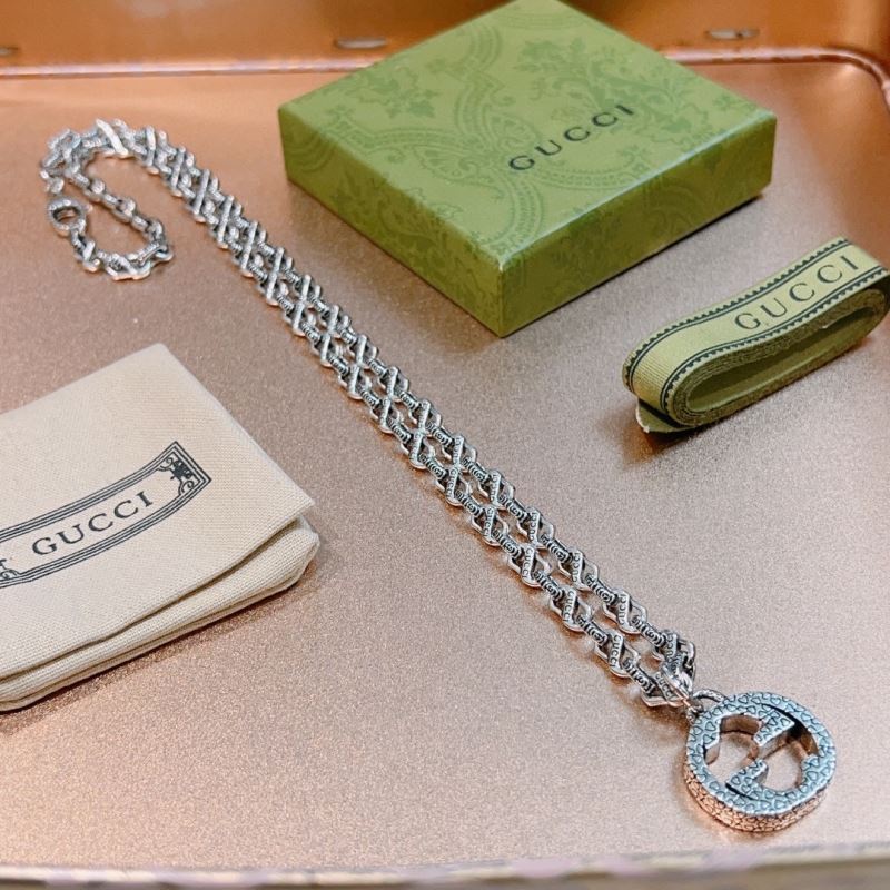 G*u*i necklaces